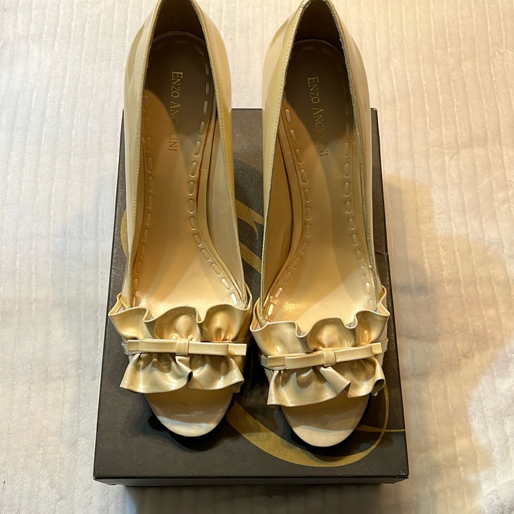 Enzo Angiolini Patent Leather Pump…New..Never Worn